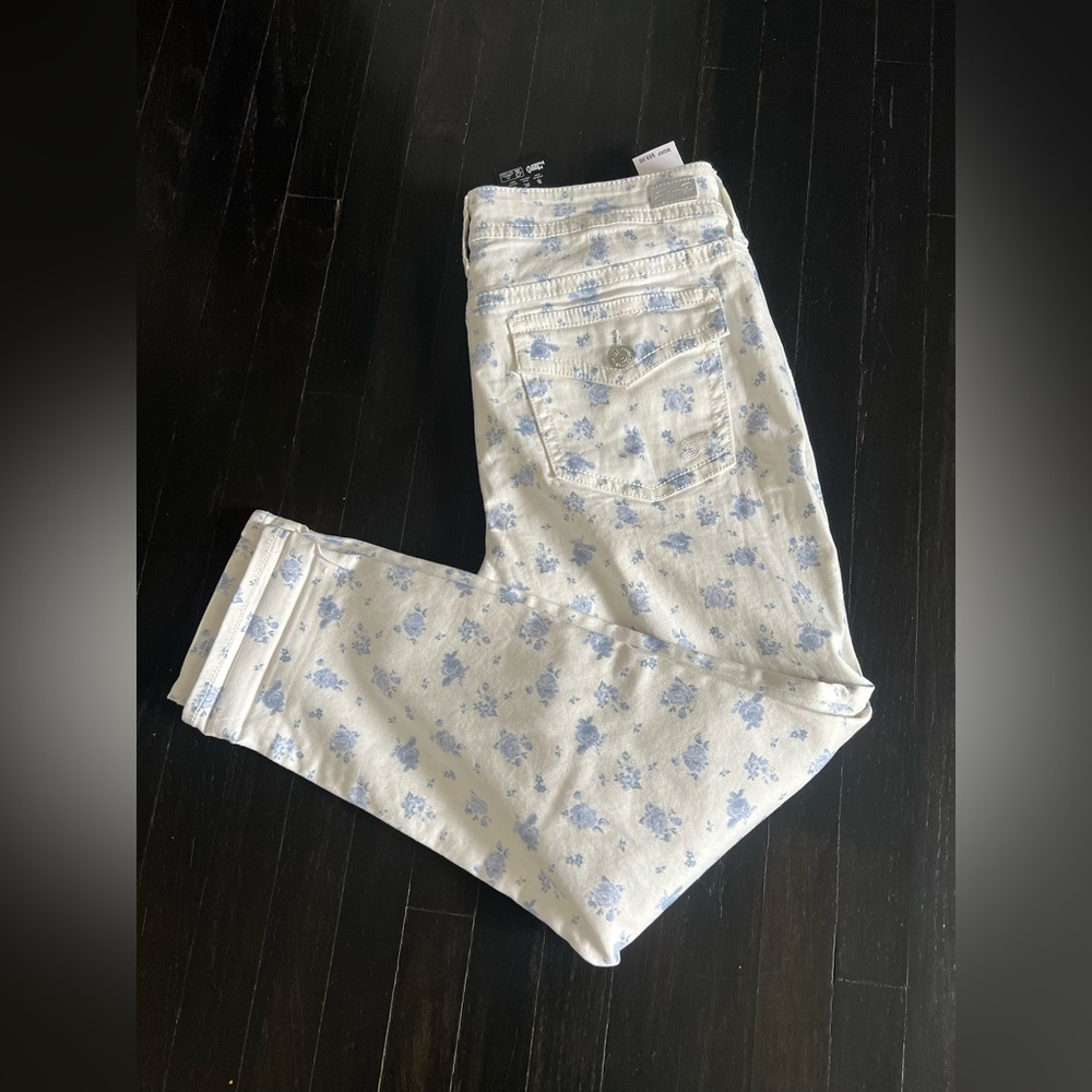 Seven7 White Skinny Jeans with Light Blue Floral Print